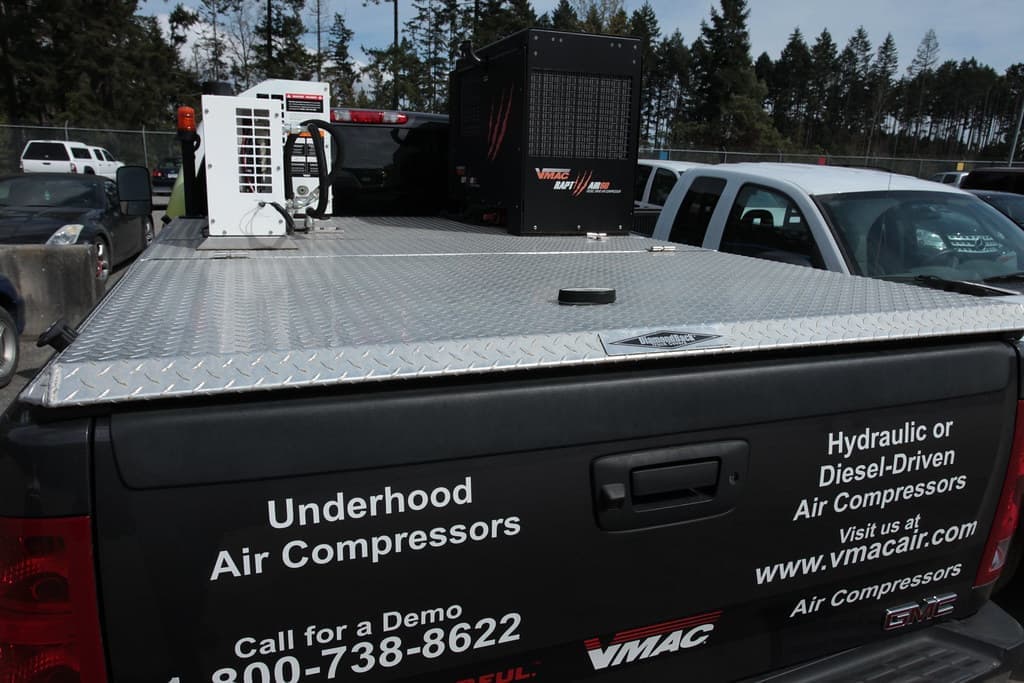 An airbrush compressor with an air tank