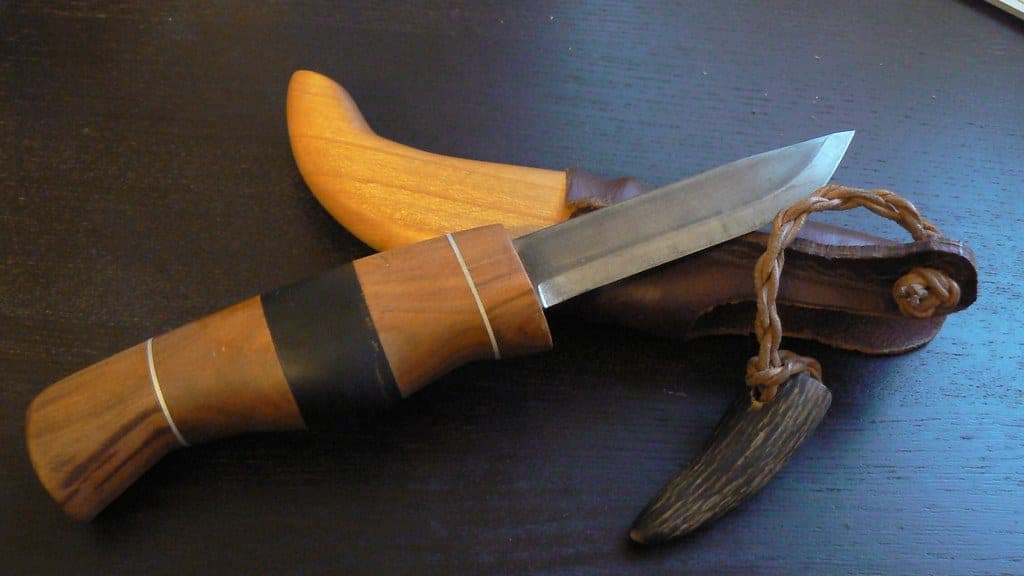 A slim hobby craft knife