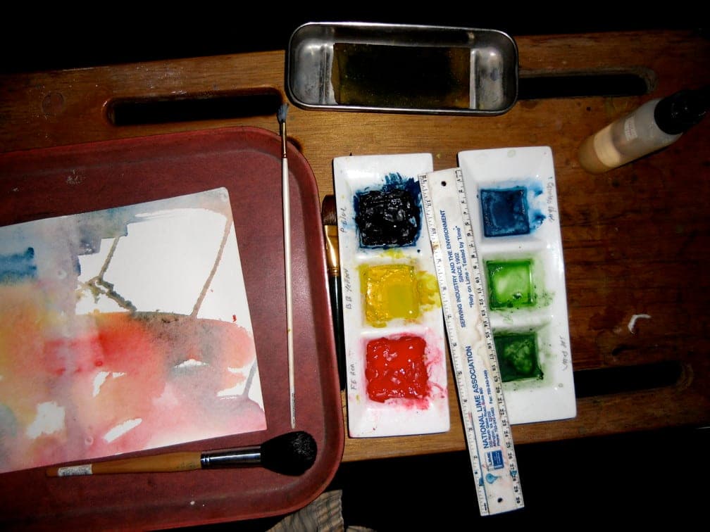 A sealed wet palette with a lid